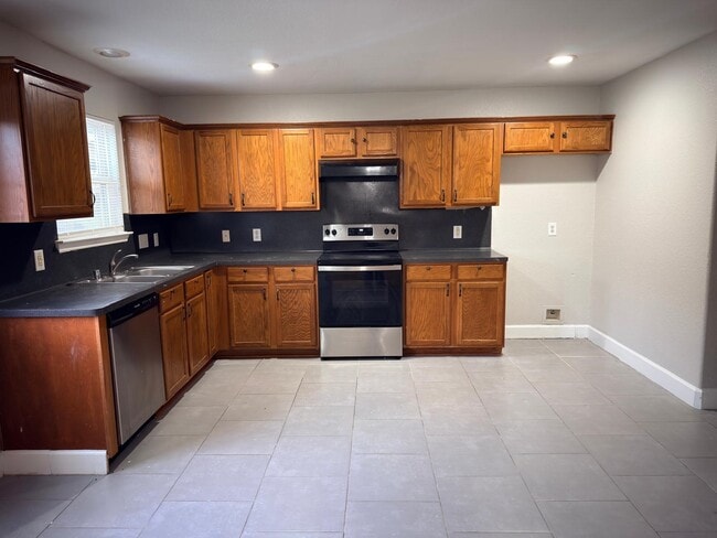 Building Photo - 17610 Manchester Point Ln