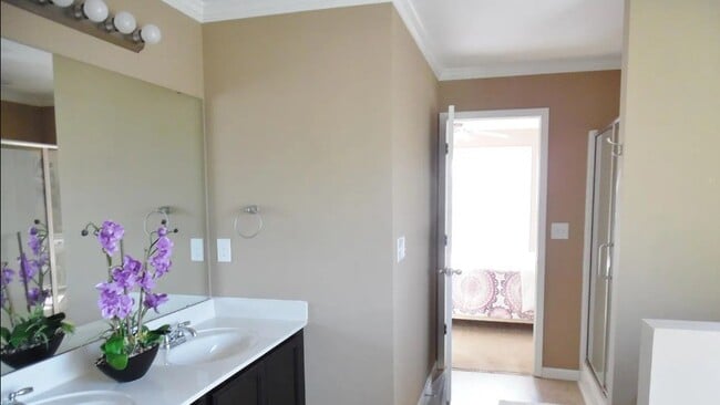 Building Photo - Spacious Greenville Home with Fenced Yard