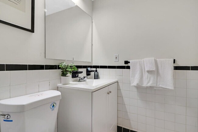 Building Photo - 1300 Collins Ave