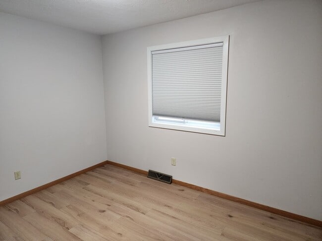 Building Photo - Three bedroom two bathroom house for rent