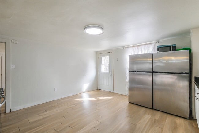 Building Photo - 1610 W 21st St