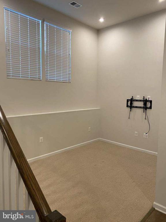 Primary Photo - 54 National St