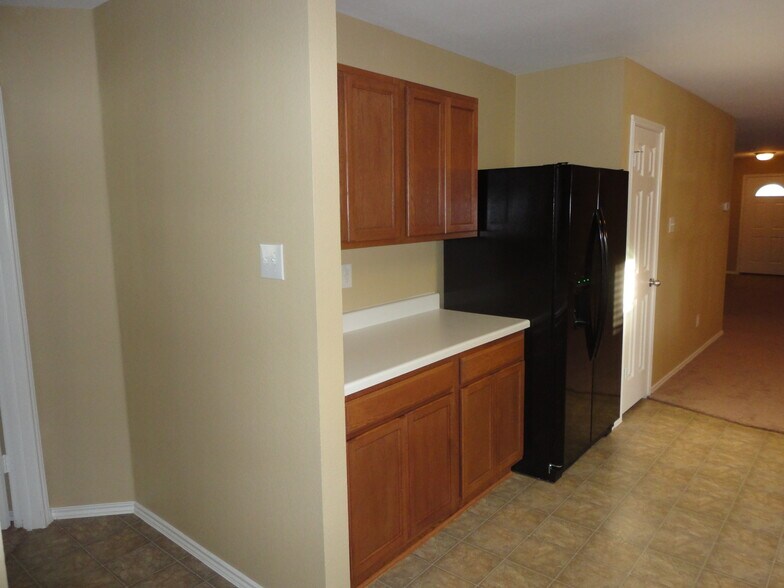 Building Photo - 811 Wild Prairie Dr