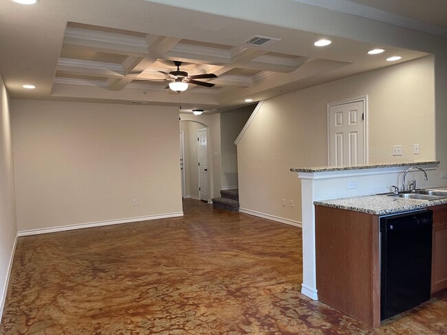 Building Photo - Town home for rent