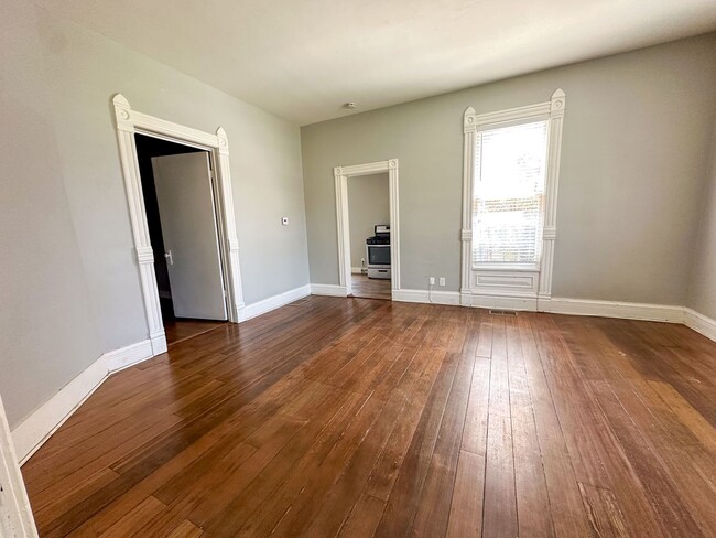 Building Photo - IAN- 4537 MERRIL AVE