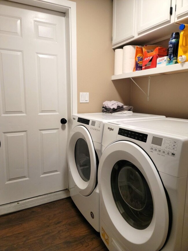 Building Photo - 3 Bedroom Home in convenient Poulsbo location!