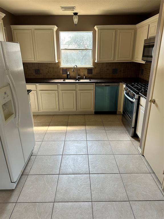 Building Photo - 21611 Bowcreek Ln