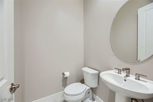Building Photo - 840 Watford Pl