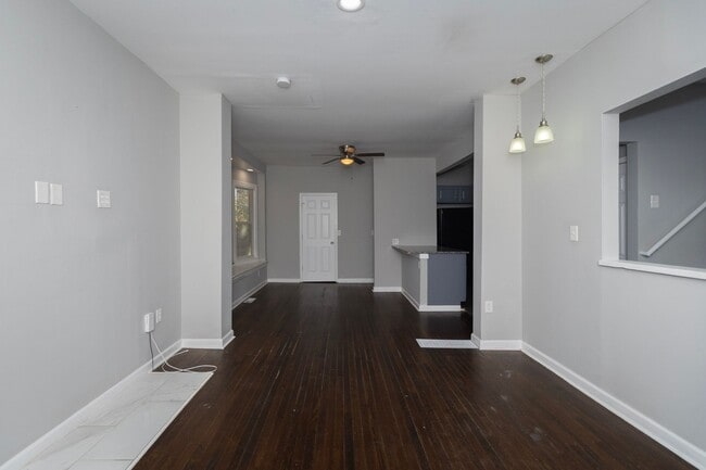 Building Photo - Beautiful 4 Bedroom 2 Bathroom Home in Kansas City!