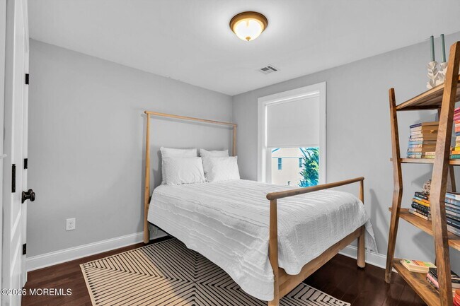 Building Photo - 510 Lareine Ave