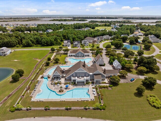 Building Photo - "Coastal Comfort Awaits: Spacious 3-Bed, 3-Bath Home in Holly Ridge!"