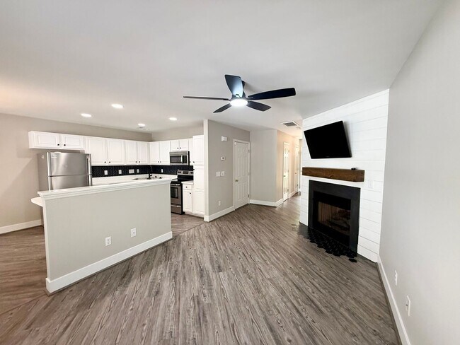 Building Photo - Beautiful 2 Bedroom, 2.5 Bath Townhome in St. Andrews at Stoney Creek – Golf Course Community, Wh...