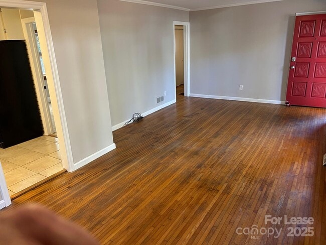 Building Photo - 724 Vanderbrook Rd