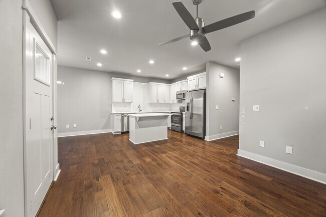 Building Photo - 2055 S Florida Way