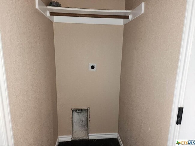 Building Photo - 501 Straws Mill Rd