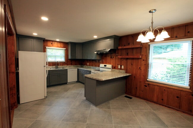 Building Photo - 308 S Baird Ln