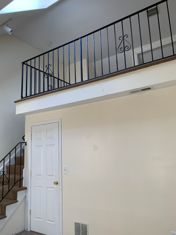 Building Photo - 107 University Ave