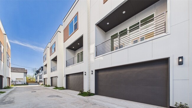 Building Photo - 2417 Harrington St