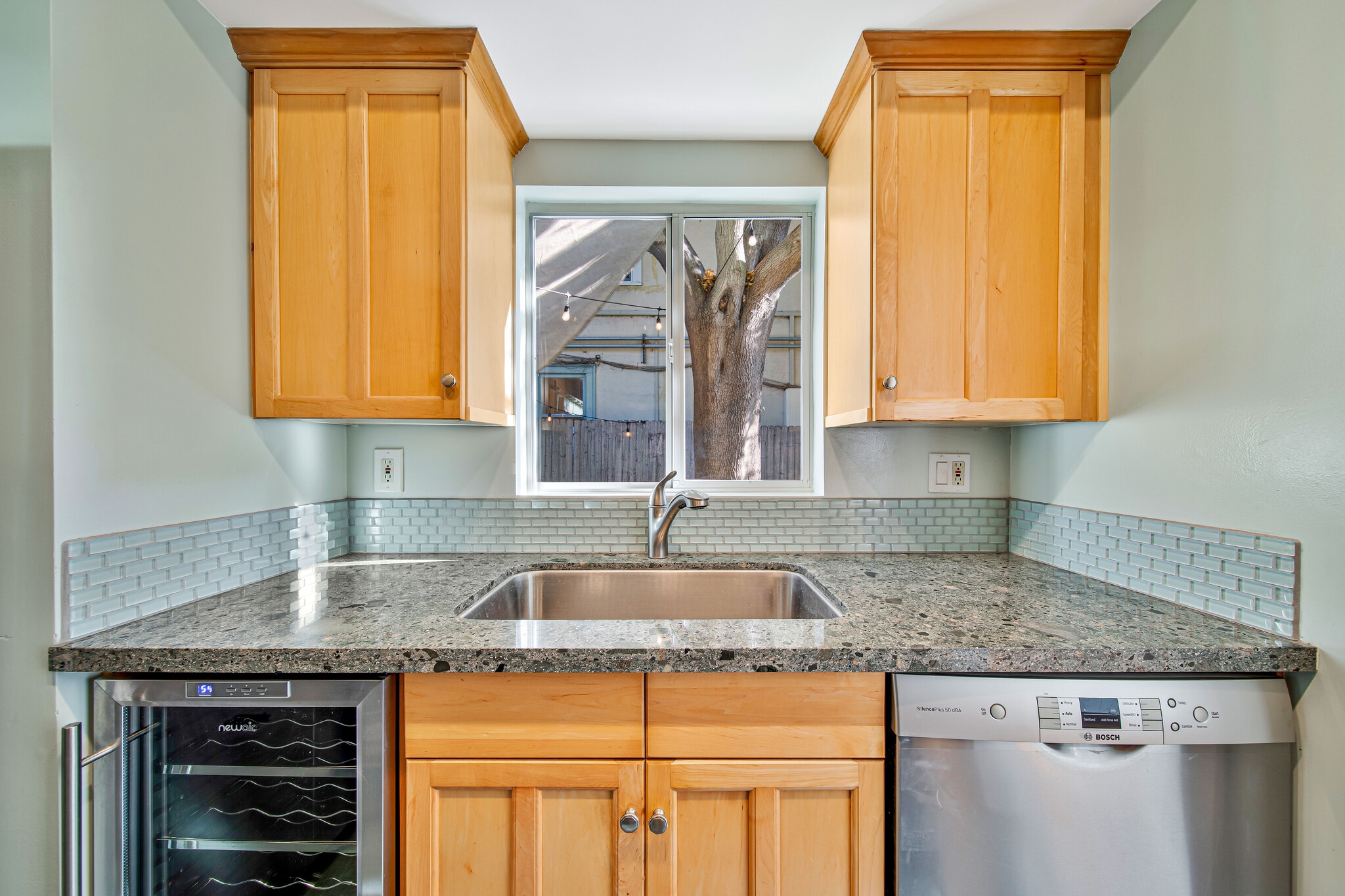 Building Photo - 240 Ashland Ave