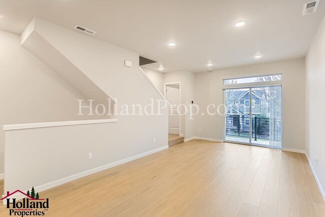 Building Photo - Stunning 2-Bedroom, 2.5-Bath Apartment wit...