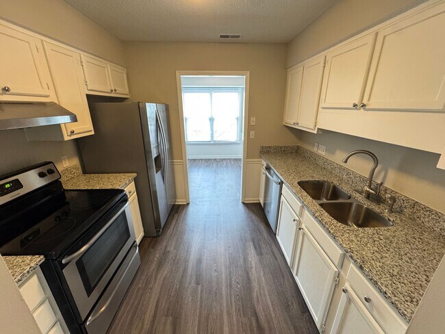 Building Photo - Gorgeous Three Bedroom Home!