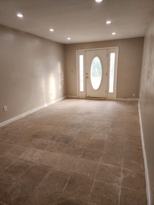 Building Photo - 2600 Countiss Dr