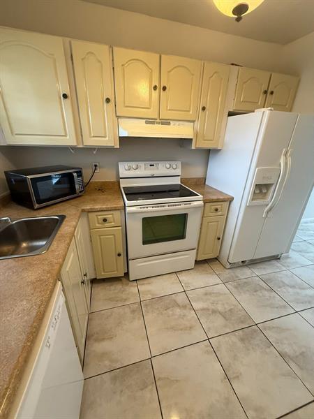 Building Photo - 2060 NW 81st Ave