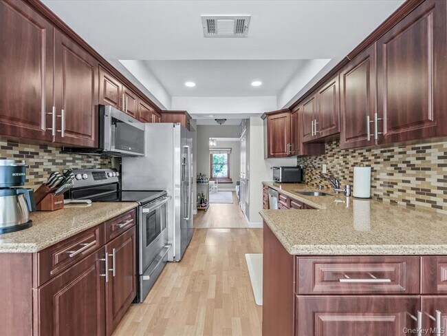 Building Photo - 54 Hidden Ridge Dr