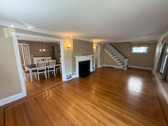Building Photo - Beautiful 3 Bed, 2 Bath Single Family Colonial for Rent in New Britain!