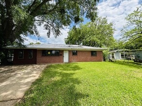 Building Photo - 1905 Lee St