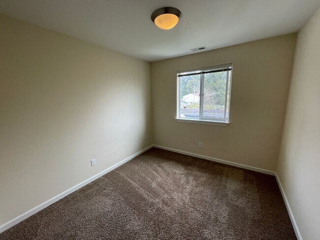 Building Photo - 569
