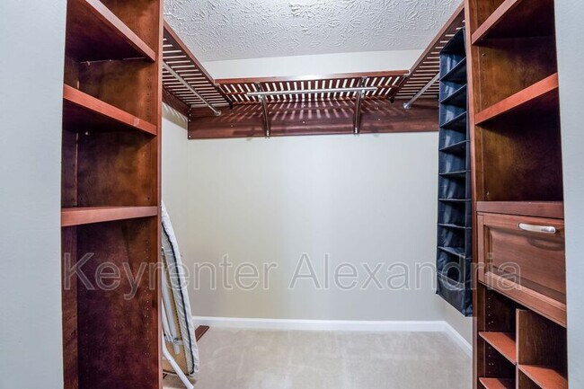 Building Photo - 6410 Kings Landing Rd