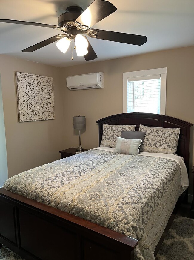 Building Photo - 251 Landwood Ln