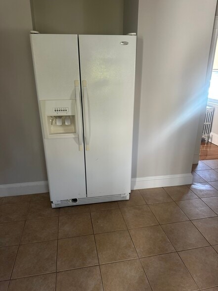 Building Photo - 22 Central St