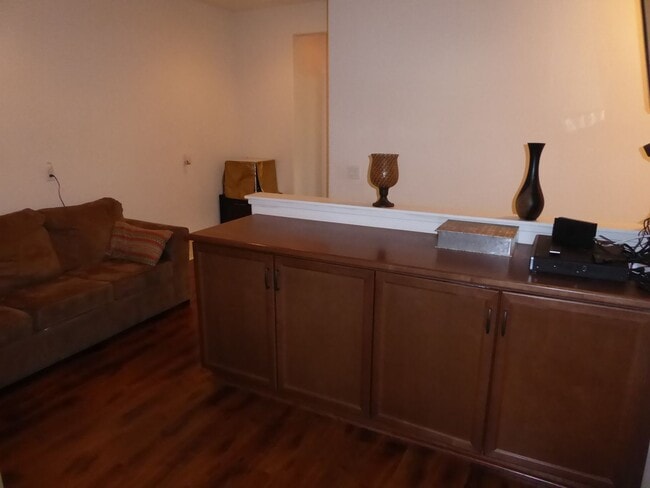 Building Photo - COMING SOON! Beautifully Remodeled 3-Bedro...