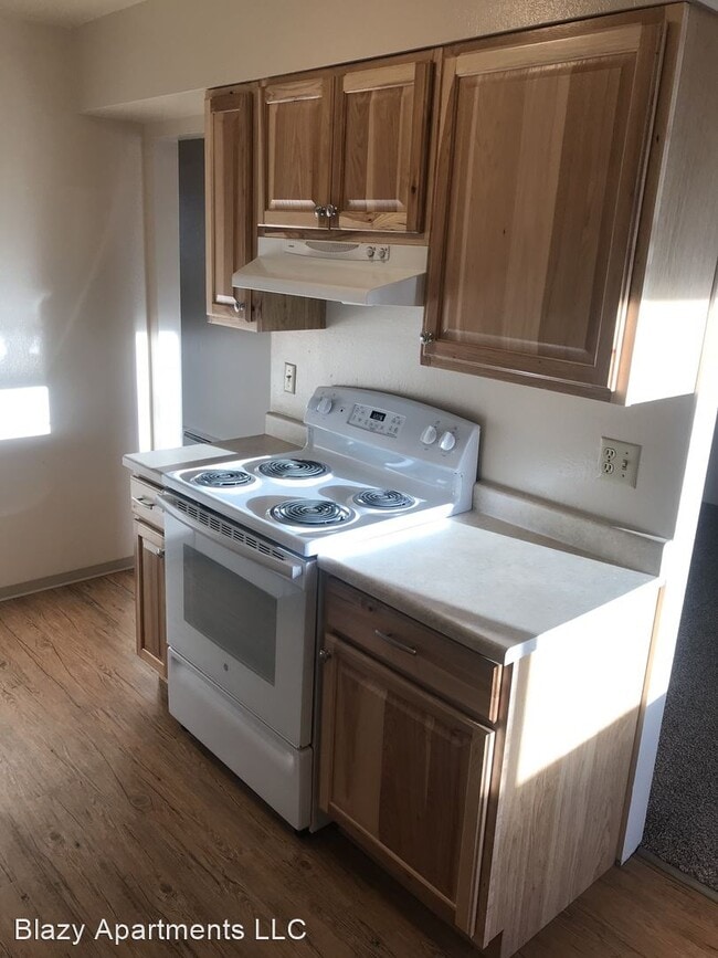 Building Photo - 154 S Binkley St