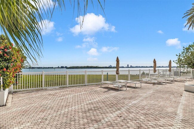 Building Photo - 11111 Biscayne Blvd