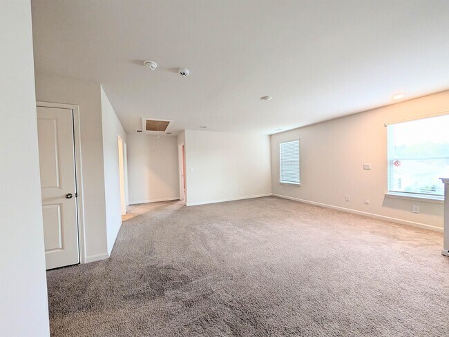 Building Photo - 851 Woodland Farms Cir