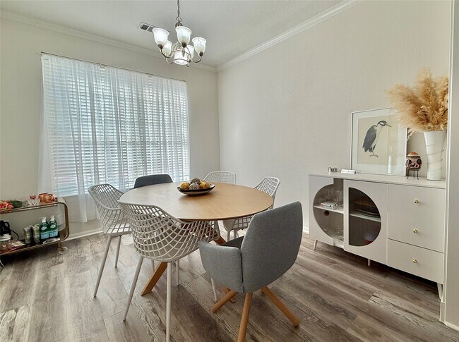 Building Photo - 2 Twin Feather Pl