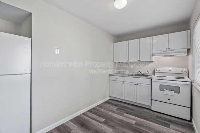 Building Photo - 16 Bruce Dr