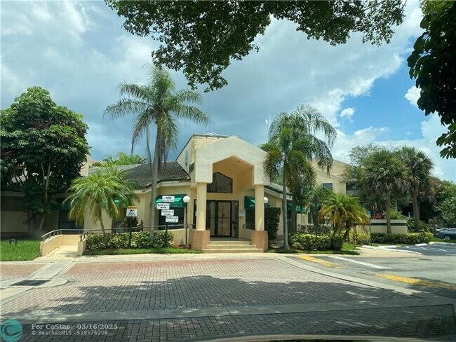 Building Photo - 9999 Summerbreeze Dr