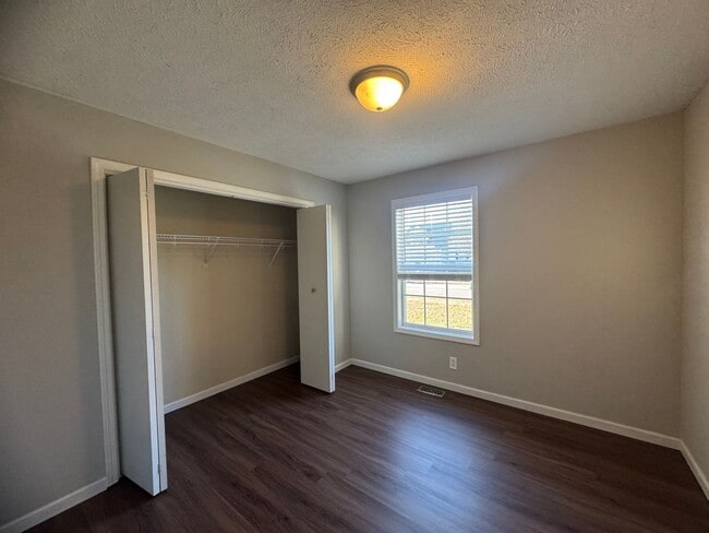 Building Photo - Beautiful Single Family Home in Clarksville