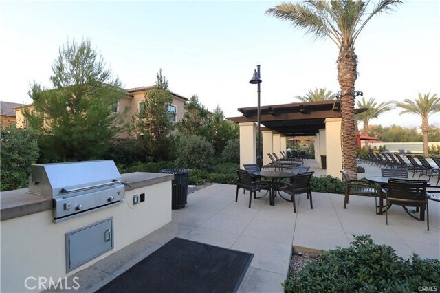 Building Photo - 141 Damsel