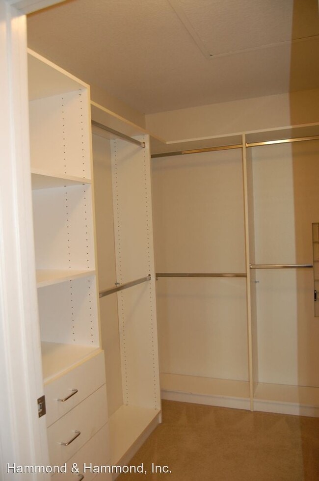 Building Photo - 5 br, 3.5 bath House - 21826 Delany Ln.