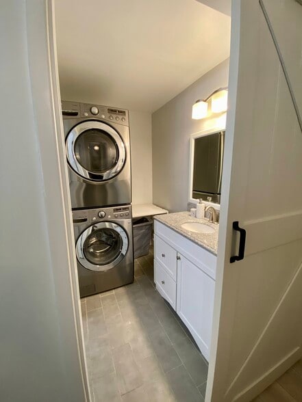 Laundry area - 11820 Mayfield Ave