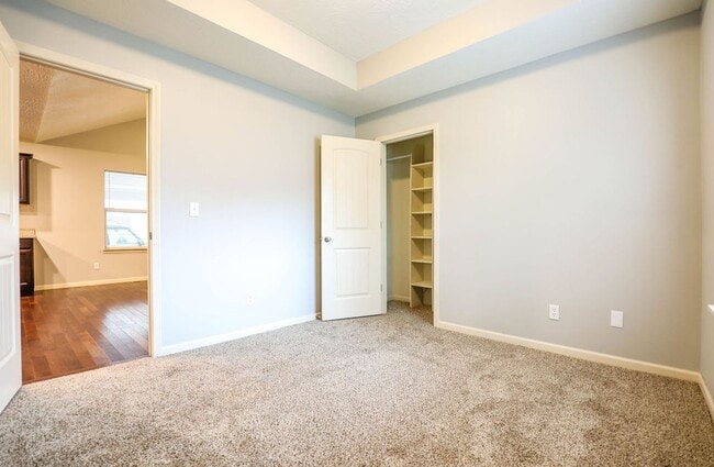 Building Photo - Beautiful & Charming 4 Bed / 2 Bath Home –...