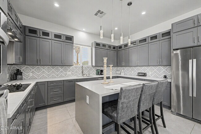 Building Photo - 1344 E Polk St