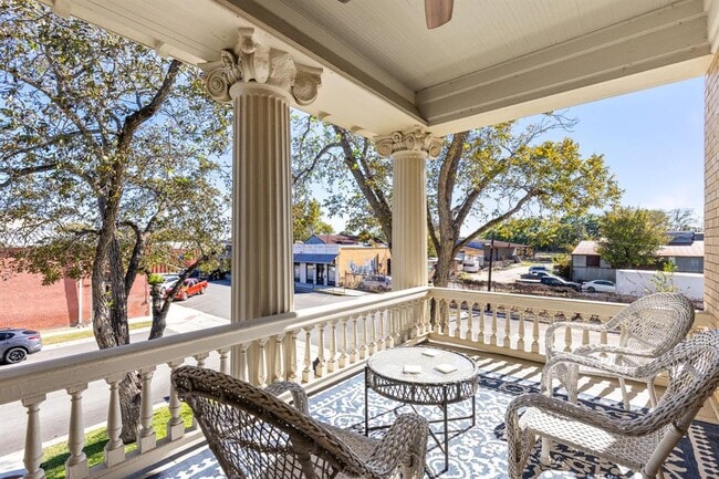 Building Photo - 201 Ramona St