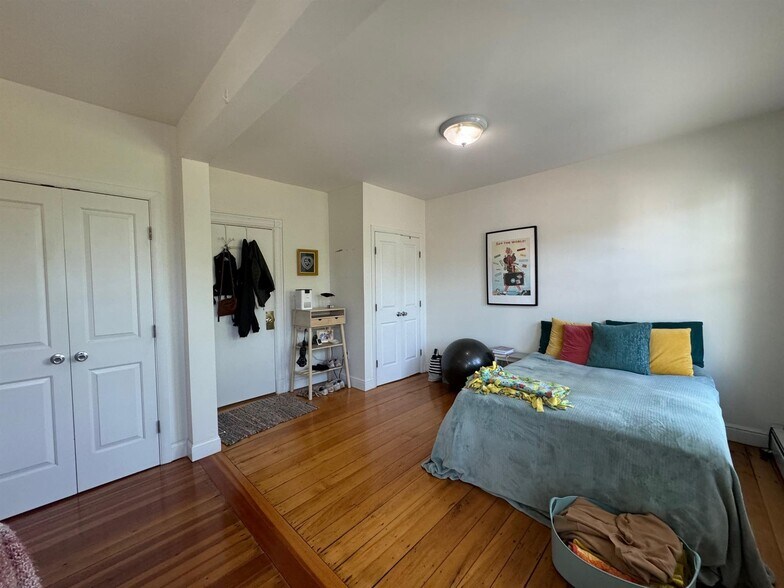 Building Photo - 38 Craigie St