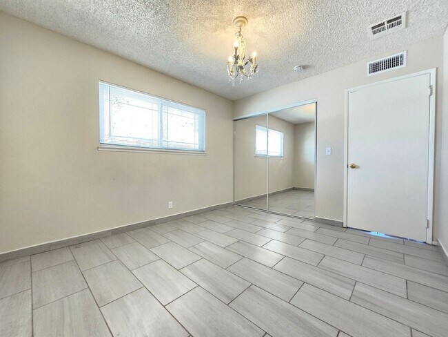 Building Photo - Beautiful interior and Convenient feature!...